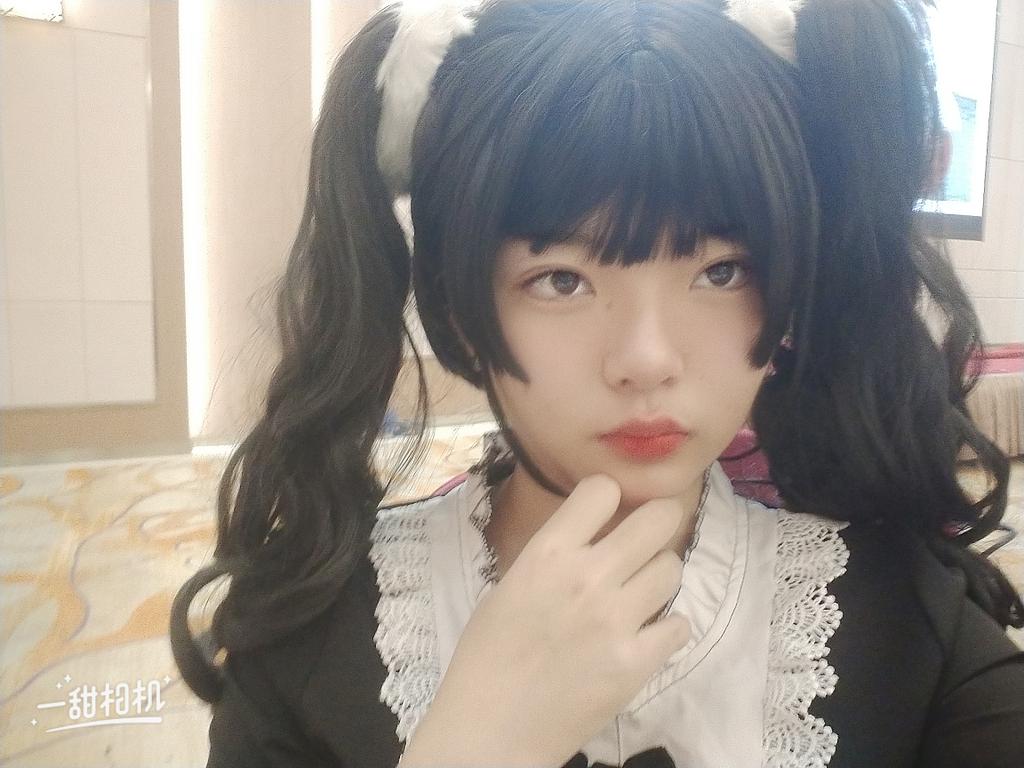 oggfoxG's tweet photo. 原谅我表情有点严肃，只是因为在现场我真的摆不出太可爱的表情，就都快笑不出来了，因为现场都是亲戚，所以我这么穿真的很引人注目，基本上都在看我，快给我吓死了，真的 https://t.co/z1VklbTjip