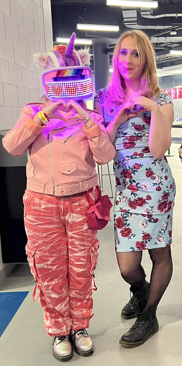 thefrymama's tweet photo. So happy that I met @CaptainFluke at the #SixInvitational! 😍 https://t.co/DE48rZHVy1