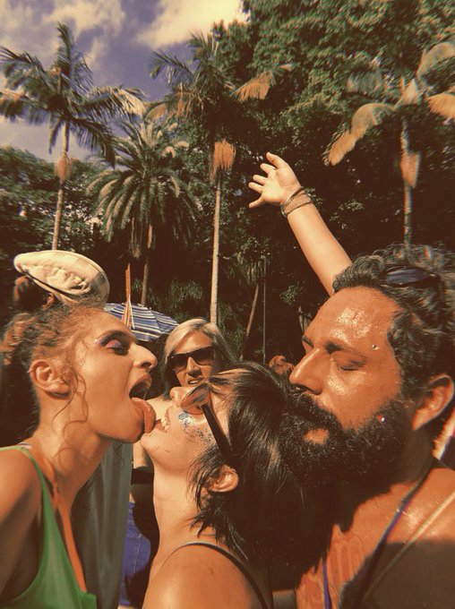 come&ccedil;ouuuuuu&hellip; que esse carnaval seja permeado de amor, senso de coletividade e justi&ccedil;a. nada &eacute; mais afrontoso<a href="/tag/newprofilepic"class="tags"><span>#newprofilepic</span></a><a href="/tag/novafotodoperfil"class="tags"><span>#novafotodoperfil</span></a>