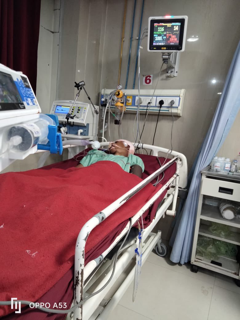 Akhilesh_tiwa's tweet image. कुशीनगर के जनपद के रहने वाले प्रिंस पाण्डेय अपने घर के इकलौते हैं और दो बहने अविवाहित हैं.. घर की माली हालत बेहद ख़राब है.. भीषण एक्सीडेंट के बाद गंभीर हालत में कोमा में चले गये हैं.. आपका एक छोटा सा सहयोग इस मजबूर की ज़िंदगी बचा सकता है.. कृपया मदद करें🙏PhonePay-9621808598