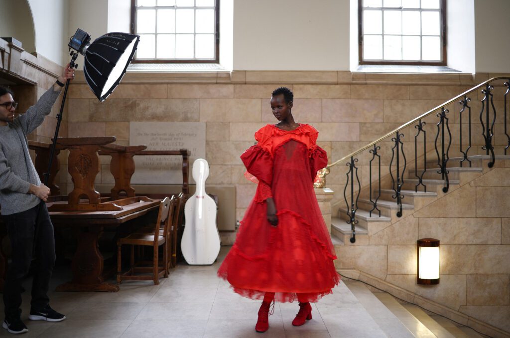 MHmgazine's tweet photo. #London kicks off #FashionWeek , dedicated to late Vivienne Westwood (#VIDEO)
#MH_magazine
https://t.co/zDCLyq91RA https://t.co/Yqg9i1IRtw