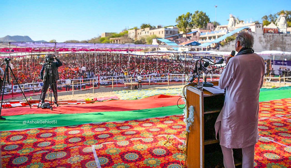 स्नेह, सद्भाव, समन्वय !

आज सिरोही स्थित शिवगंज के ग्राम चोटिला में मारवाड़ मीणा महासम्मेलन में सहभागिता की।

ऊर्जा, उत्साह व परंपराओं से ओतप्रोत सद्भावपूर्ण माहौल में सामाजिक एकता के संकल्प को मजबूती दी।