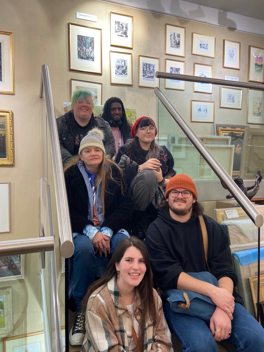 ByGaurav: Education does not happen only in the classroom. Elisa Cunningham with her Illustration students visiting Candid Arts Centre, Magma Books, Chris Beetles Gallery and The Wellcome Collection #ChooseUEL #BeTheChange <a href="/UEL_News/">Uni of East London</a>