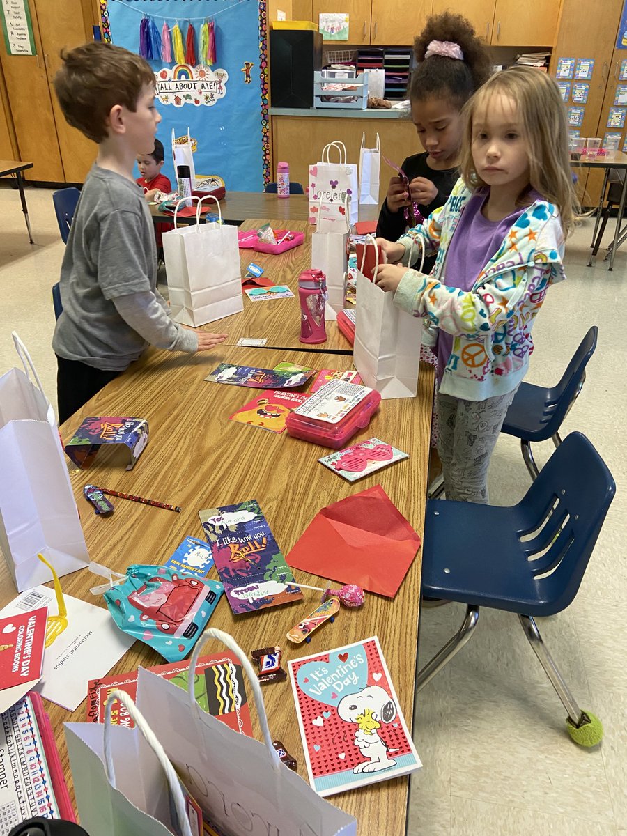 Valentine’s Day ⁦<a href="/MCPSsandcastle/">MCPS</a>⁩ #teammcps #brightertogether