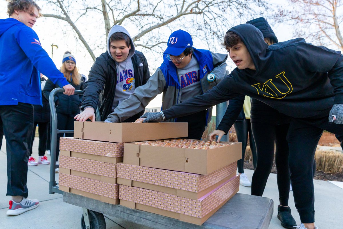 KUAthletics's tweet photo. 🍩 DONUTS 🍩 https://t.co/5GVxgAeEy8