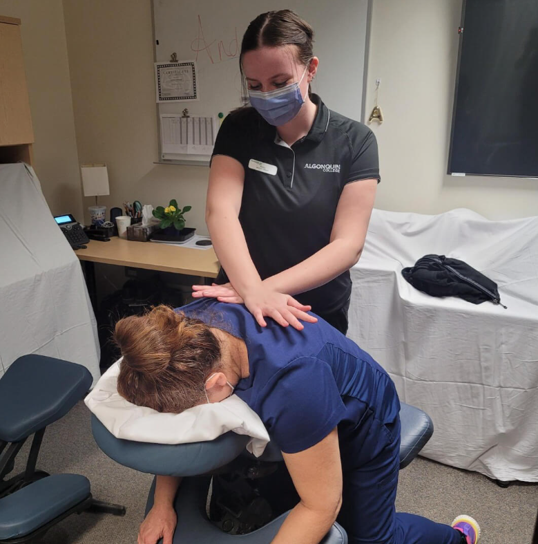 AlgonquinColleg's tweet photo. As we cap off #ACKindness Week, we want to shout out to our Massage Therapy students for their kindness! Every week, our students are offering weekly massage appointments to @CHEO staff, helping out our frontline workers when they need it most
Learn more: https://t.co/9r7BZCGA21 https://t.co/IpxUKlOHb9
