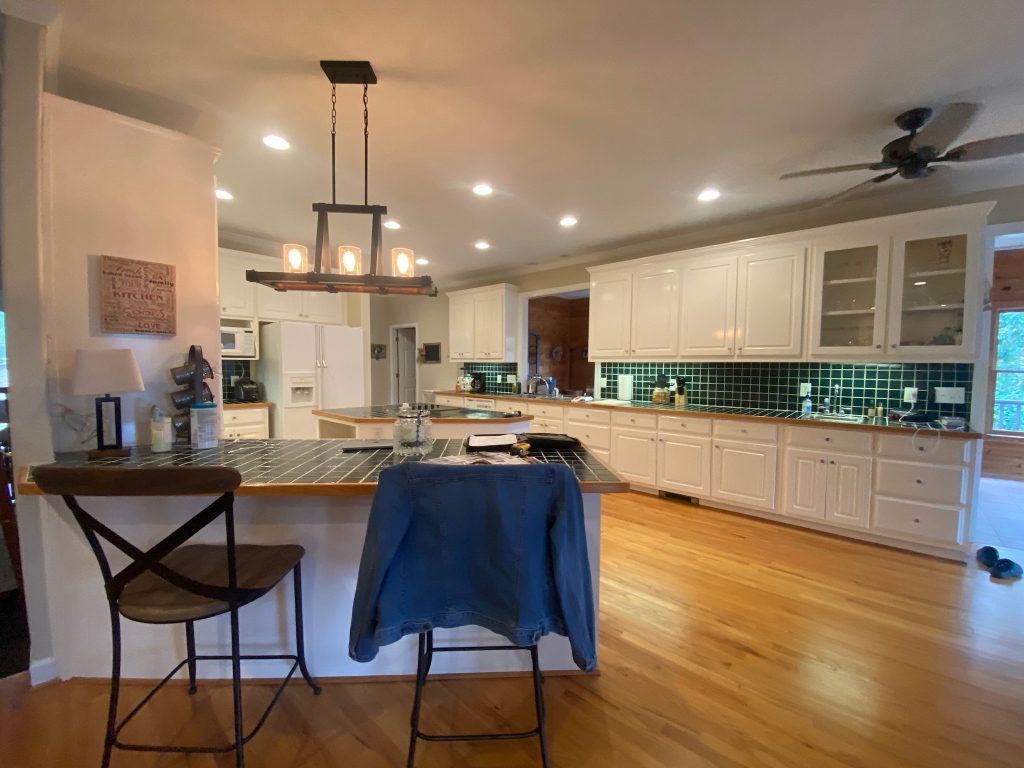 CCFFcompany's tweet photo. Let's visit a job siteπOur carpenters have been working hard all week renovating this kitchen.. This transformation will be one you do π§π¨π want to miss π Swipe right to see the before!
#carpenter #carpentry #kitchenremodel #kitchenrenovation #kitchenmakeover #kitchendemo https://t.co/Qc4aPmWnsf