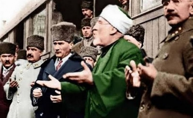 Atatürk'ü sevmeyenler #diyanetkapatılsın diyor.
*
#diyanetkapatılsın diyenler.
Diyanet Gazi Mustafa Kemal Atatürk tarafından açıldığına göre
Diyanet kapatılsın diyenler Atatürkçü olamaz.
Diyanet  Atatürk tarafından kurulmuştur
Hiç kimsenin kapatmaya gücü yetmez

İstanbul Valiliği