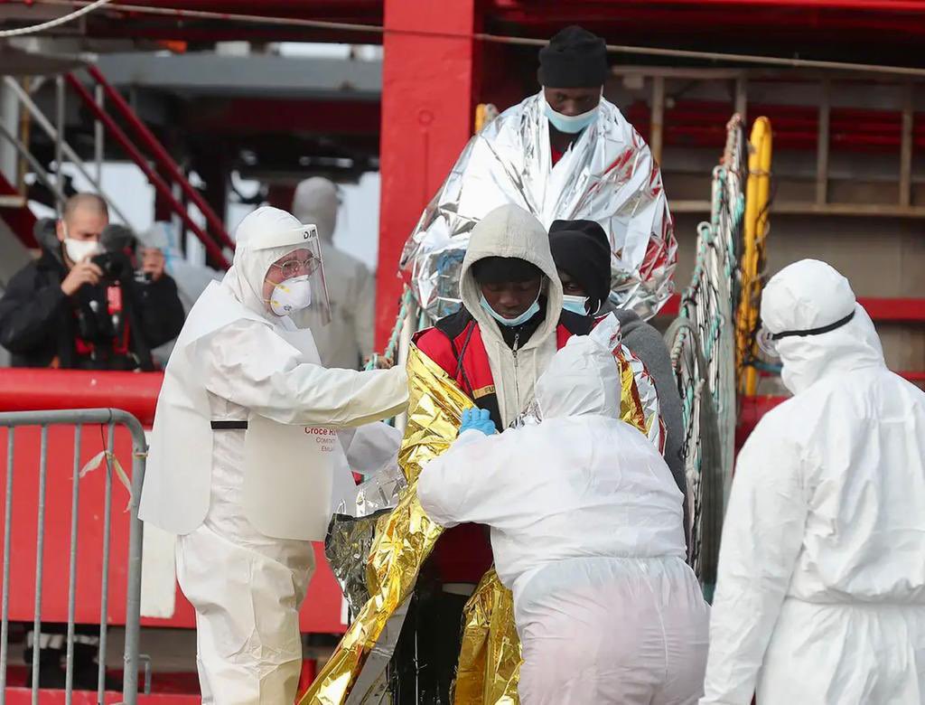 La #OceanViking è arrivata nel porto di #Ravenna e le operazioni stanno procedendo regolarmente. 

Voglio ringraziare le oltre 270 persone impegnate in queste ore nell’accoglienza, per l’umanità con cui si stanno muovendo.

Sono orgogliosa dell’Emilia-Romagna!