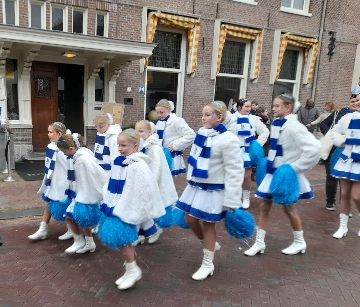 AnnievGansewink's tweet photo. Optocht #carnaval #jollenberg #wageningen 
Berggeiten, Deurdouwers, Pretkeujes en Vadaenotten, veel plezier! https://t.co/u1EgG2GF7A