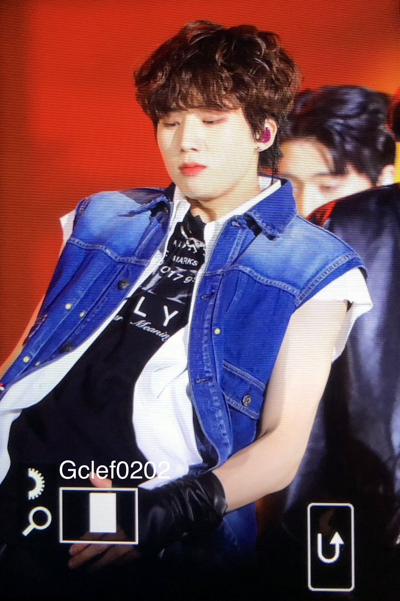 Gclef0202's tweet photo. 230218 오랜만이야❤️

#이건우 #건우 #저스트비 #GEONU #JUSTB #프리뷰 #Preview https://t.co/gz2Zj3wmQ7
