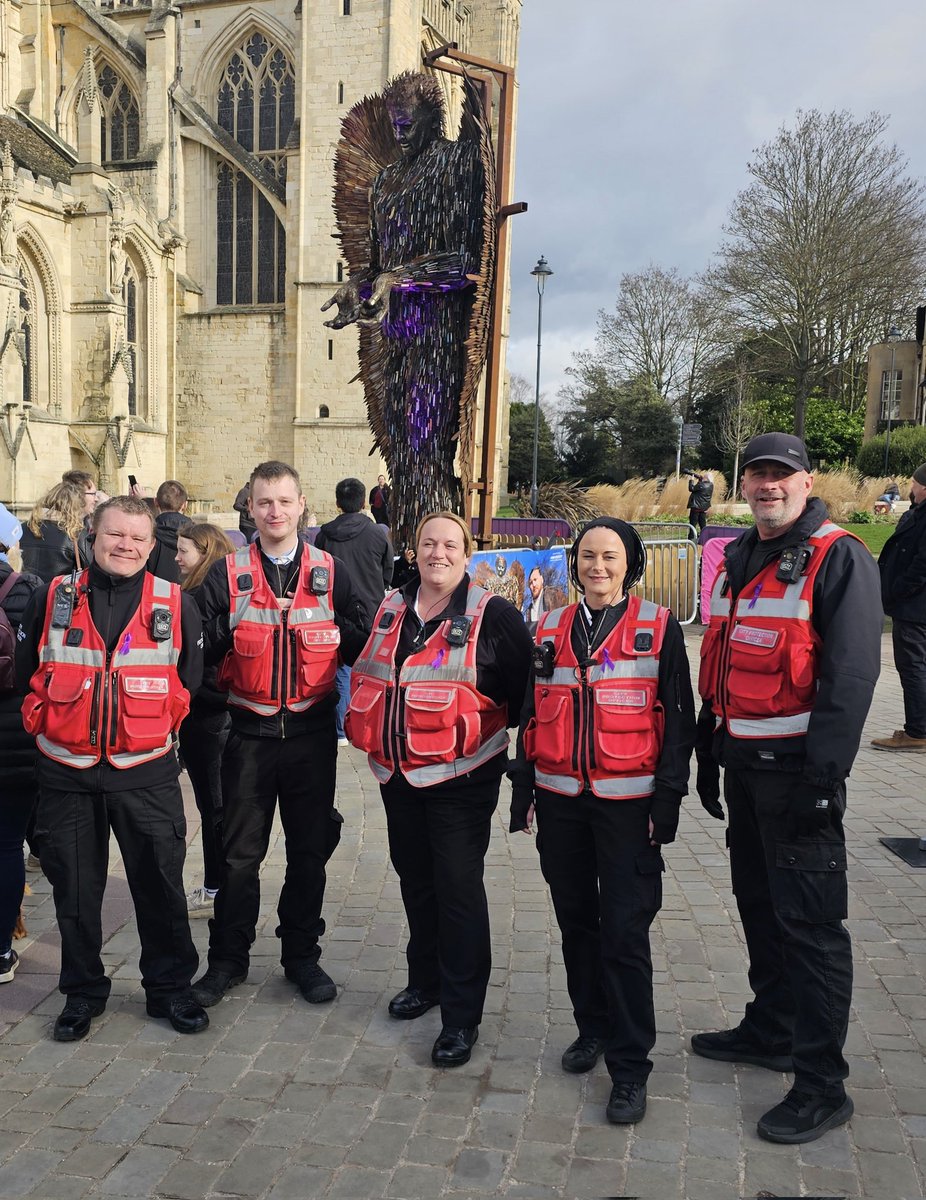 GLOSBIDCPO's tweet photo. #CPOTeam out and about and checking in #KnifeAngel at @GlosCathedral engaging with the #Community 

#VisableInTheCommunity
#HereToHelp
#OneTeam #AOSSecurity

@GLOSBIDCPO
@GlosCitySafe
@GloucesterCity
@Glos_OPCC
@EliteSecGroup
@CathedralQGlos 
@GloucesterBID https://t.co/XptOmLIkTq