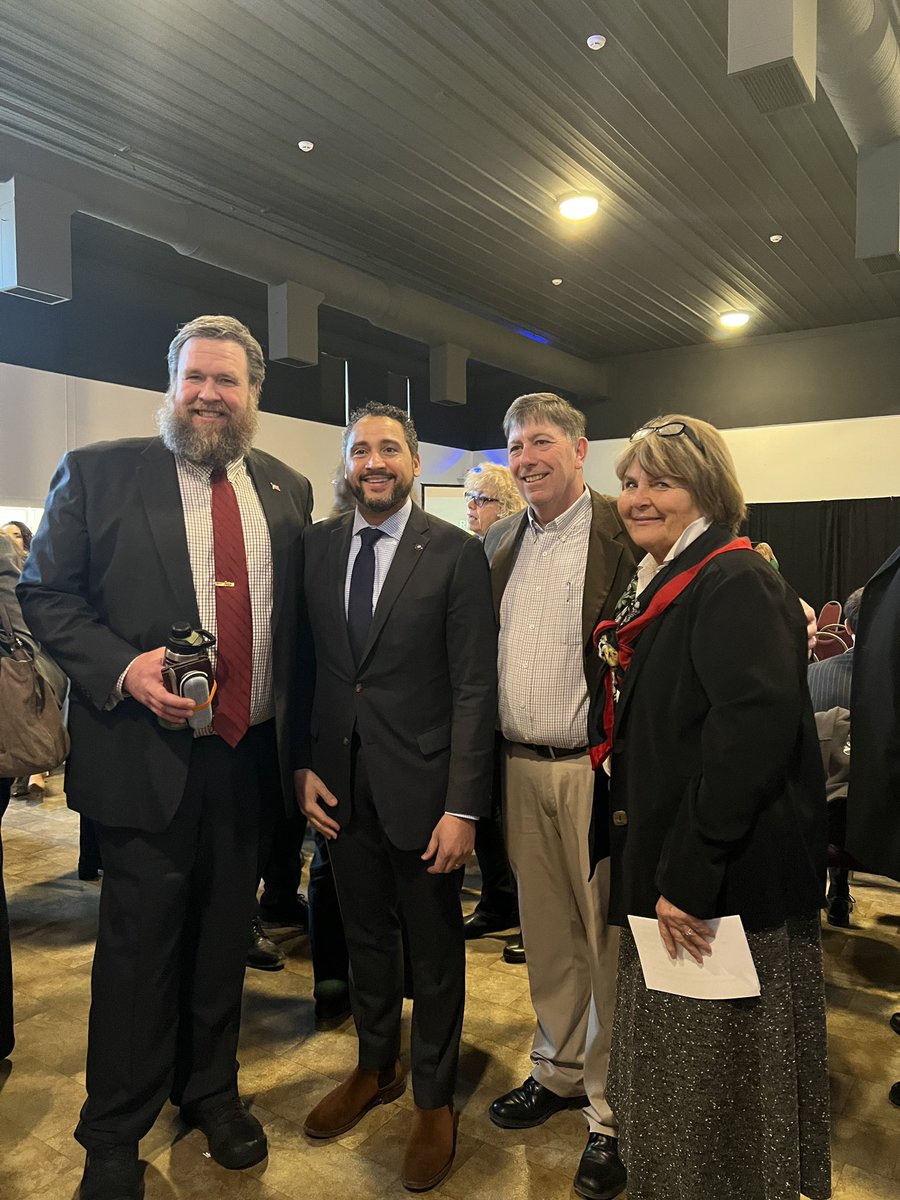 DASNY_President's tweet photo. #SOSRecap: Big week for economic and workforce development! Traveled to Central NY and back to NYC (using @NYSConsumer transportation tips) for the sixth round of Downtown Revitalization (DRI) and first-round #NYForward winner announcements.⤵️ https://t.co/fMc7INHqj0