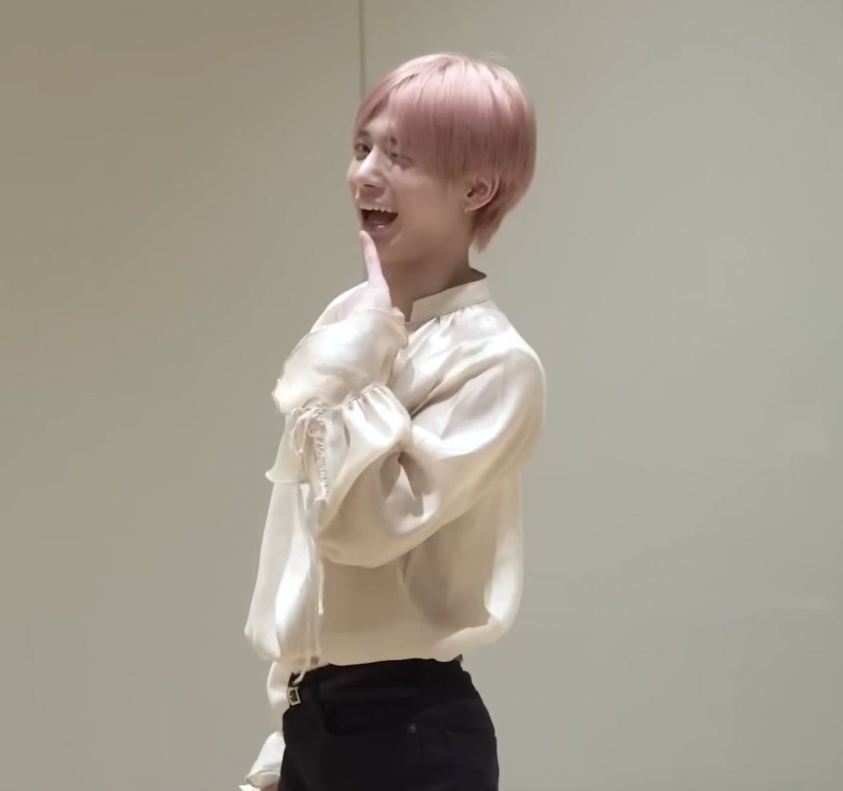 on-twitter-rt-txtmiu-please-put-subtitles-in-their-recent