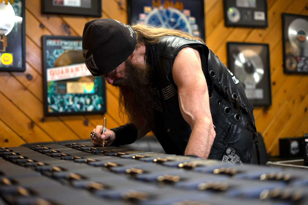 Go behind the scenes of our encounter with the mighty @ZakkWyldeBLS: positivegrid.com/blogs/positive…