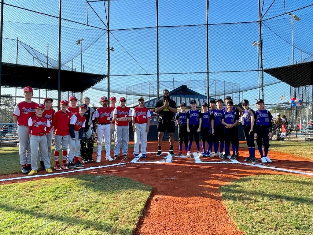 VeerMahaan's tweet image. Throwing out the first pitch at the Bithlo Community Park, Orlando.
12U Rockies vs The Cardinals.

Future MLB players. Great day out! 

Thanks for letting me part of it.

#wwecommunity #bithlo
#eastorangebaberuth #wwe #wweindia