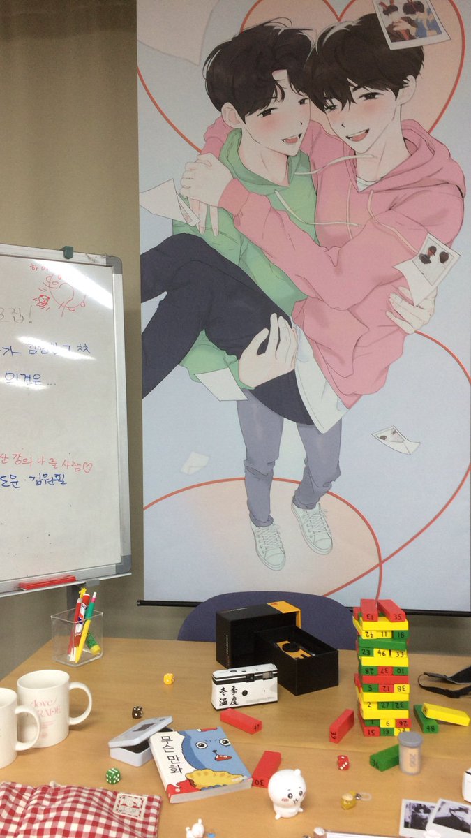 whenyoucalledme's tweet photo. 오늘 찾아와주신 분들 정말 감사합니다 ♡♡ 이모저모 서툴렀는데도 다들 웃으면서 좋은 말 많이 해주셔서 기뻤어여
뭔갈 열심히 좋아하는 마음은 시간이 흘러도 낡지 않는군 하고 또한번 생각하게 된 하루였어용
다들 수고하셨슴다.!! 도필 포에버!! ♥  #내_후기가_당첨에_닿았으면_좋겠다 https://t.co/Y1uVOrqW4I
