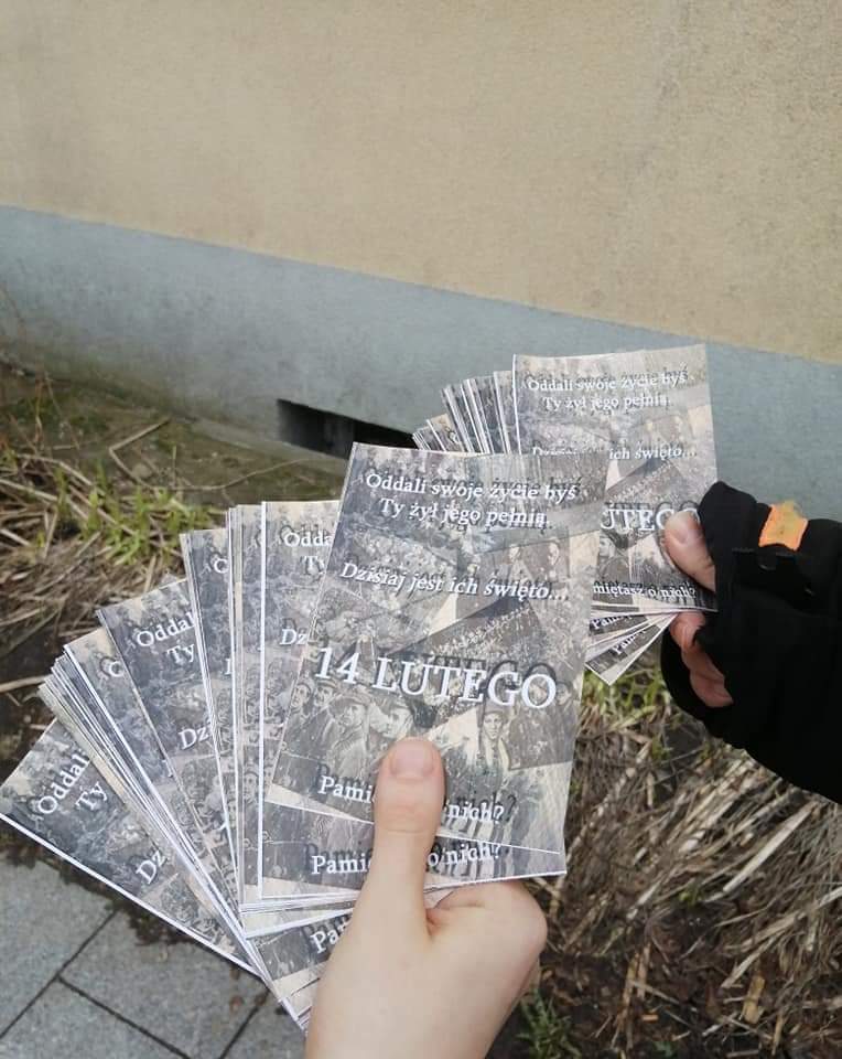 onrlodz's tweet photo. Koledzy z Kutna uczestniczyli 14 lutego w miejskich obchodach upamiętniających powstanie AK.
Ponadto odwiedzili groby znanych i nieznanych AK-owców i rozdawali ulotki w mieście mówiące że ten dzień to nie tylko Walentynki, ale też rocznica powstania największej jednostki bojowej! https://t.co/jQJPRidZAr