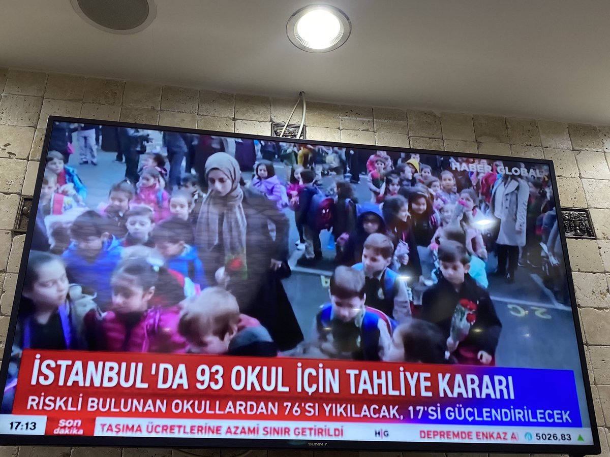 Bakan soylunun biz istanbul için tedbir almıştık dediği tedbiri bugün almışlar 🤦🏻‍♀️🤦🏻‍♀️ #deprem #istanbuldepremi #okullardenetlensin