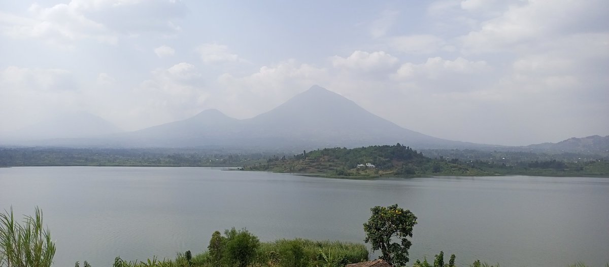 Tembera250's tweet image. “Sometimes the little things in life mean the most.” Today was pleasure to host @UWIMANAClaude6 from @CorpsAfricaRda 

 ITEZIMBERE NAWE INITIATIVE yishimiye uko mwabaganirije n&apos;inama mwagiriye abana n&apos;ababyeyi batuye kuri ibi birwa.
#givebackchallenge #community #RwOT #Rwanda