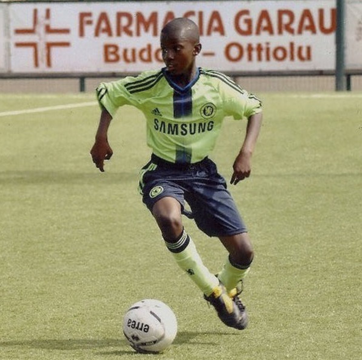 Footballtweet's tweet photo. Guess the young baller? 👇 https://t.co/Yj1EJBu0Y8