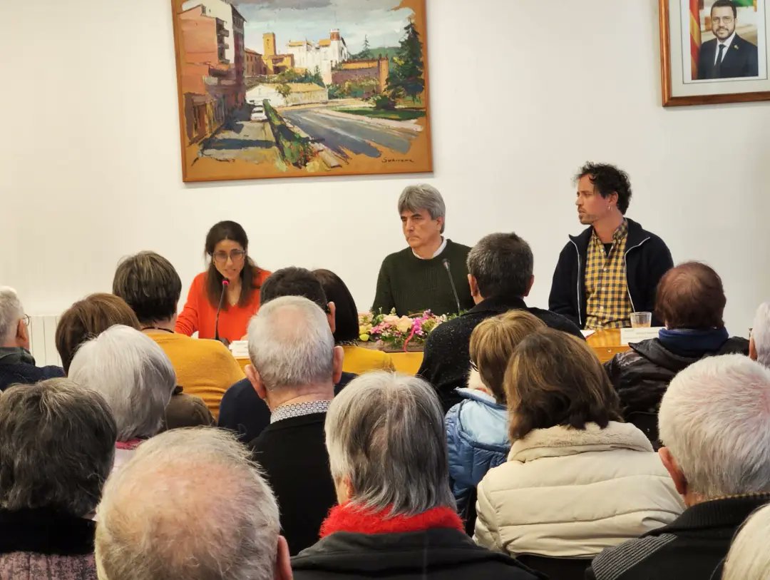 AjAvinyo's tweet photo. Acte molt emotiu avui, a Avinyó, en record a Antoni Careta i Reixach i Quintí Coll i Alsina, els dos alcaldes republicans que van ser afusellats al camp de Bota pel règim franquista.
.
@MemoriaCat https://t.co/BjSvlyM6Jo