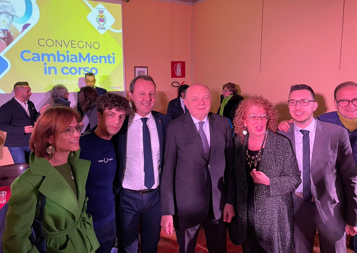 Alessan67153720's tweet image. Per la Giornata Internazionale del #RisparmioEnergetico interessante convegno moderato da @tessagelisio organizzato presso il Comune di #Cameri con diverse imprese del territorio, Amministratori locali ed il nostro Ministro @GPichetto. #ambiente