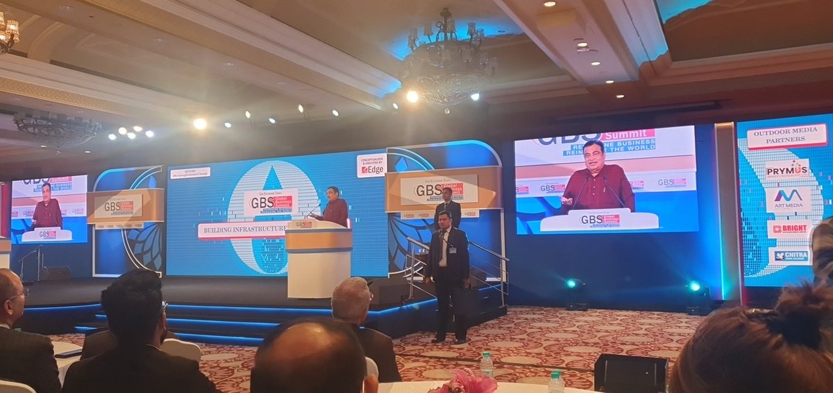 TweshMishra's tweet image. We are making 35 Multi Modal Logistics Parks of Rs 2 lakh crore: @nitin_gadkari at @ET_GBS #ETGBS #ScriptingEconomicChange