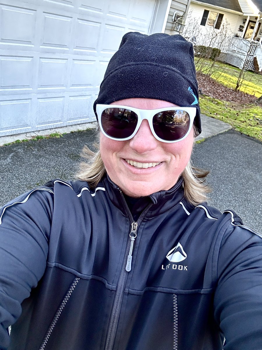 jennabeebs79's tweet photo. Beautiful morning for a run 🏃🏼‍♀️ ☀️🥰 #winterrun #running #runnergirl #exercise #shutuplegs #willrunforfood https://t.co/aqN74LExWU