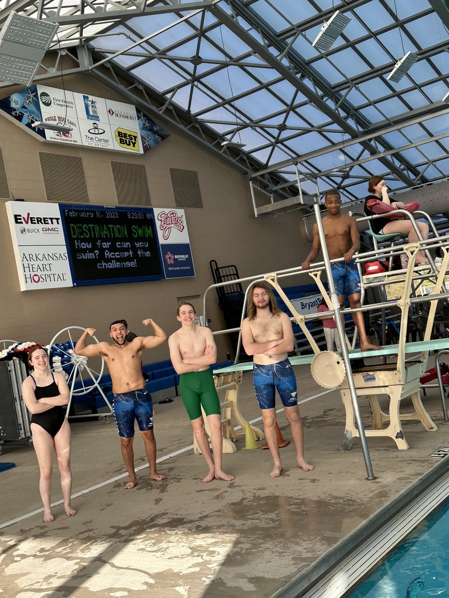 Divers up early on Saturday morning polishing dives for the State Meet next Saturday.  #212
Go Hornets!