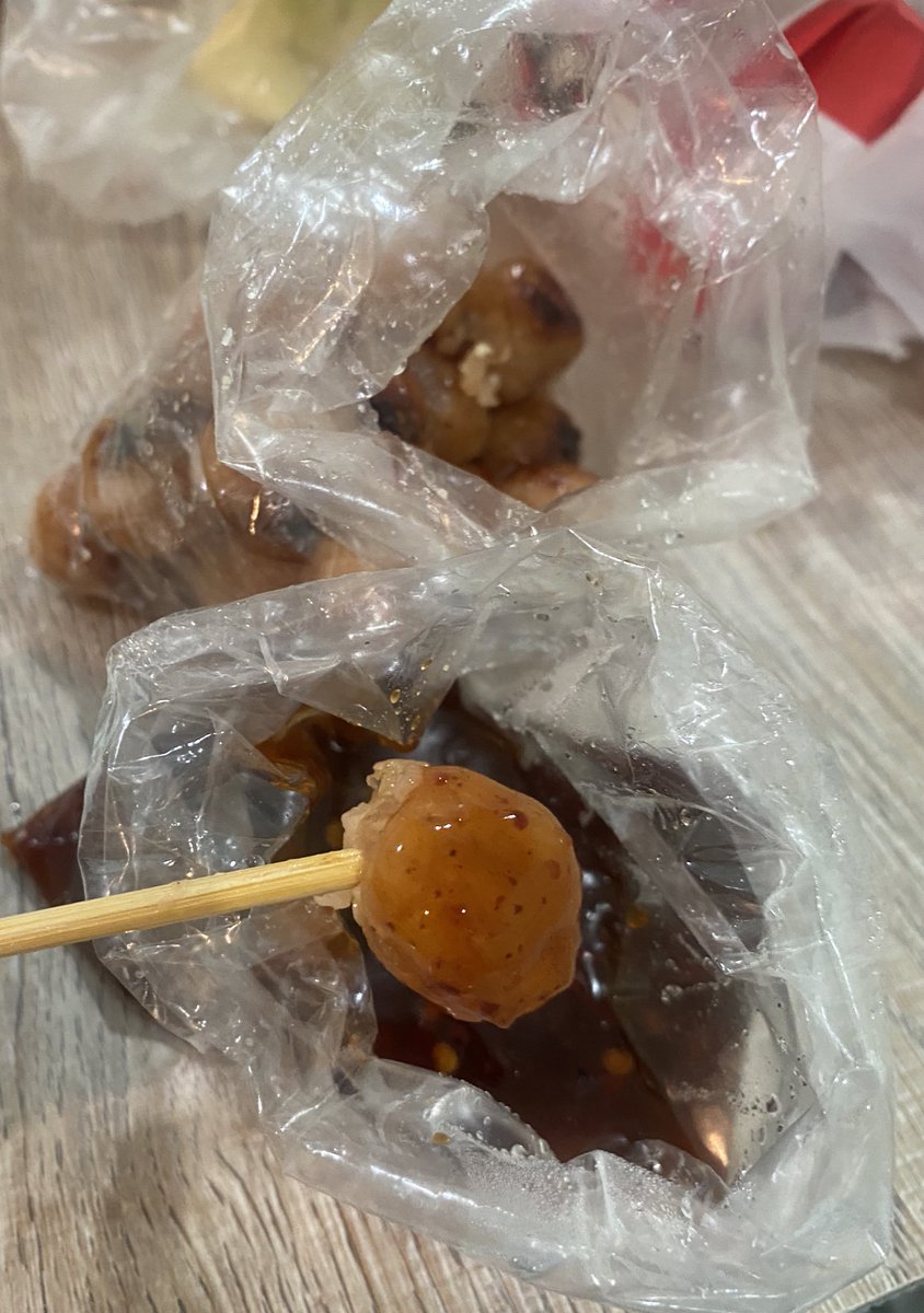 amazing! ไส้กรอกอีสานมีน้ำจิ้มจริงๆ 
อันนี้แถวอำนาจเจริญ