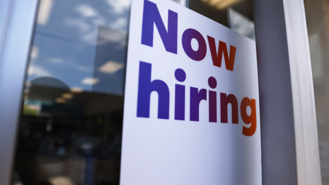 EmilyFClark's tweet photo. Looking for a job? @RobertHalf job expert #RandiWeitzman says now is the time to kick your search into high gear - great @KOMONews story on the strong job market despite layoff headlines and economic uncertainty. https://t.co/CFe8XawLCr https://t.co/JdTJdKc5y4