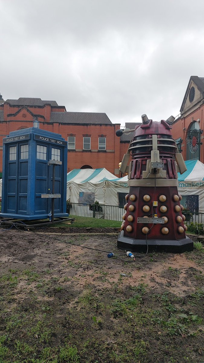 KrisCorbley's tweet photo. The new recruits are settling in well in #oldhamtowncentre #drwho https://t.co/LcPNAL4Njs
