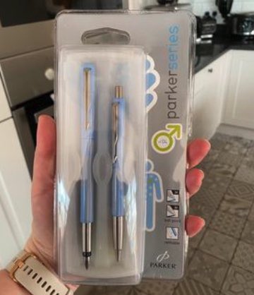 LetToysBeToys's tweet photo. Aghhhhhh… It’s just a pen!
Why does it need to be for boys?" ✍️🤦🏻

Not toys, but definitely one for the #genderedcheese gallery. Thanks to Sarah for flagging. #girlslikebluetoo #genderstereotypes #lettoysbetoys #parkerpens https://t.co/tjWCMrr4uI