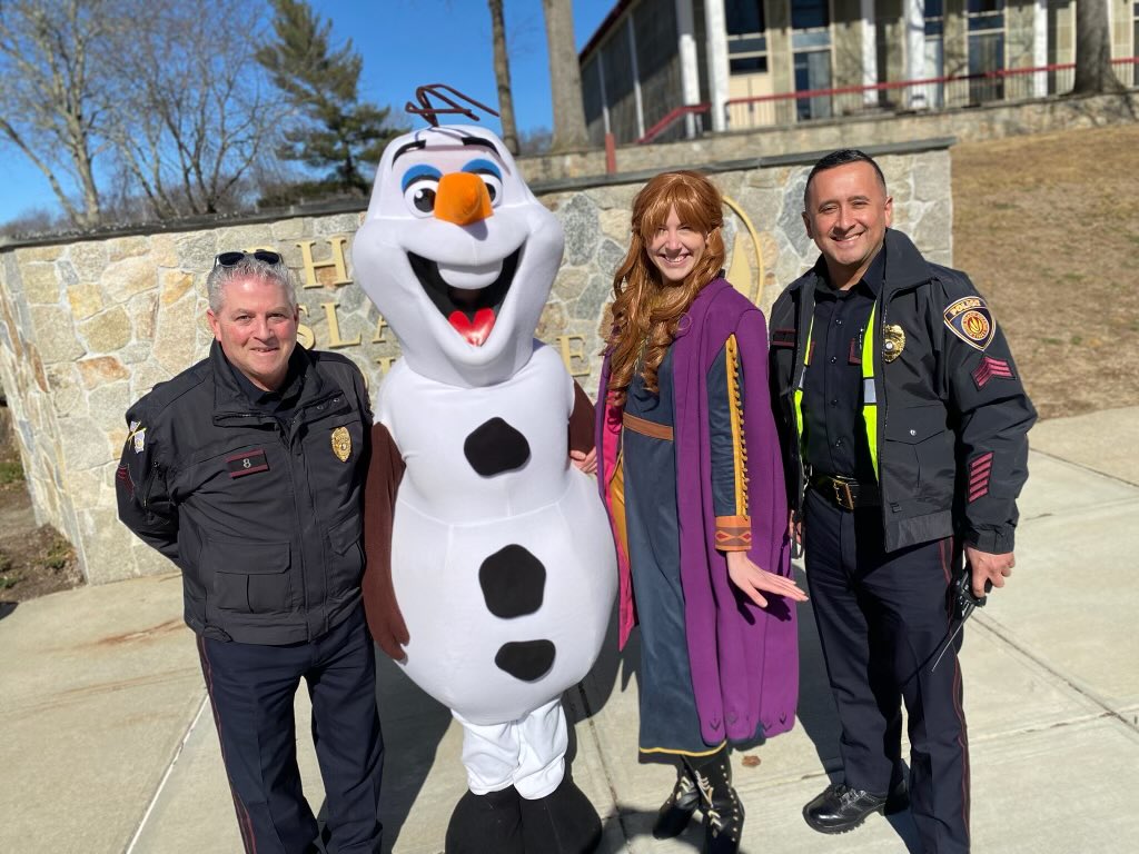 ⁦<a href="/RICNews/">Rhode Island College</a>⁩ #WINTERFEST 2023❄️CommunityPolicing ⚓️