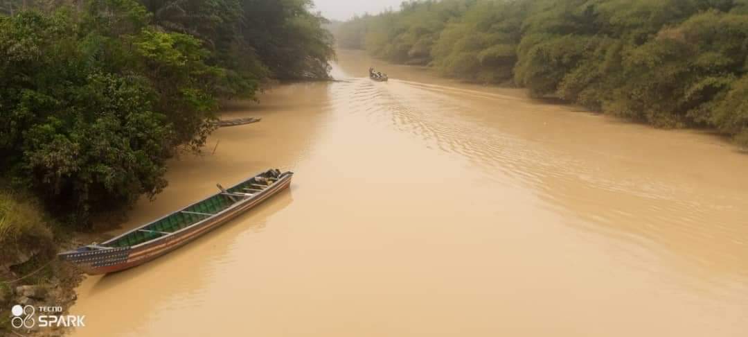 Theisaacbediako's tweet photo. This is the river Ankobra at the Dominase catch point. Pictures taken some few minutes ago. This is contrary to the earlier pictures posted by deputy minister of lands and Natural resources. 
Credit: Erastus Asare Donkor https://t.co/ru2QfCNOME