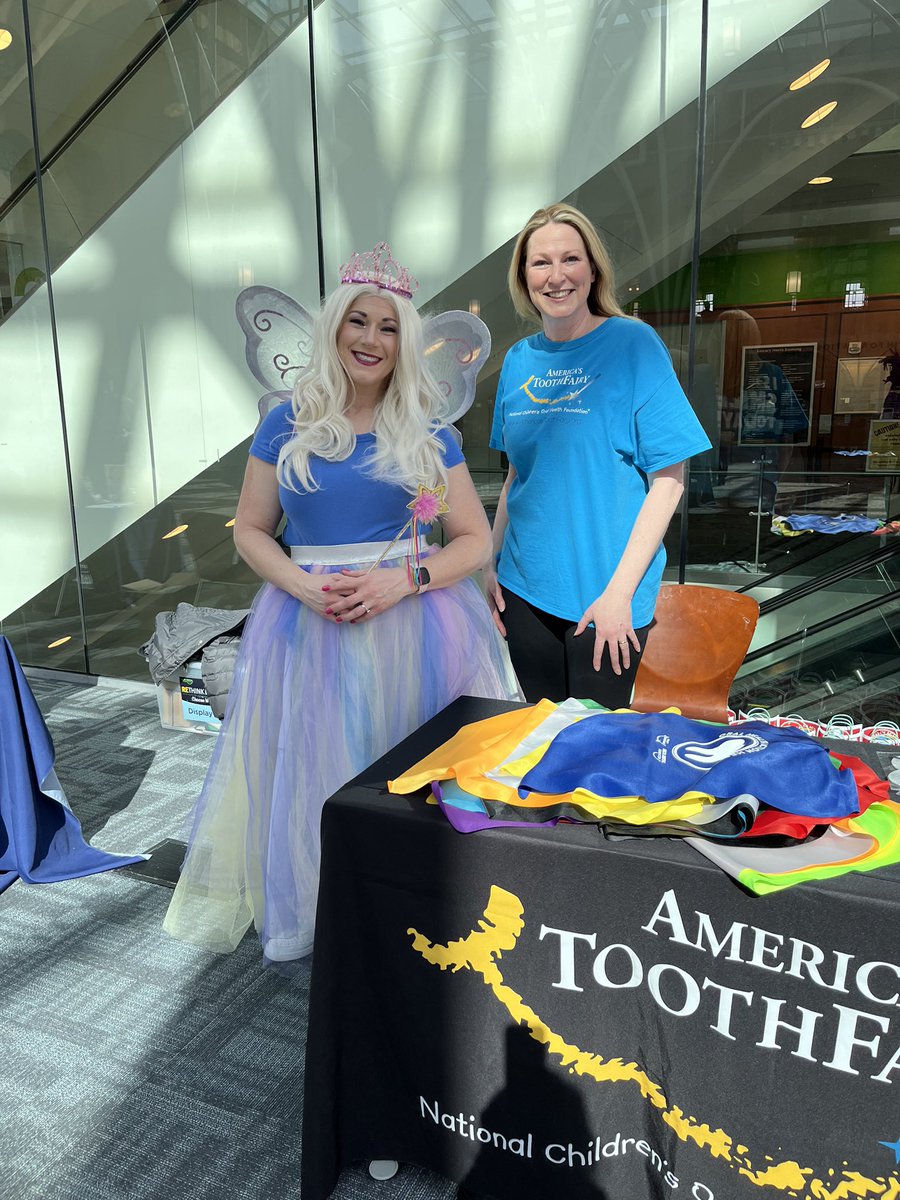 AmerToothfairy's tweet photo. Today our tooth fairy wings have brought us to Indianapolis with @DDFGivesBack for screenings, Storytime Smiles and lots of fun!
#AmericasToothFairy #SaveSmiles https://t.co/KcoOHXiqAZ