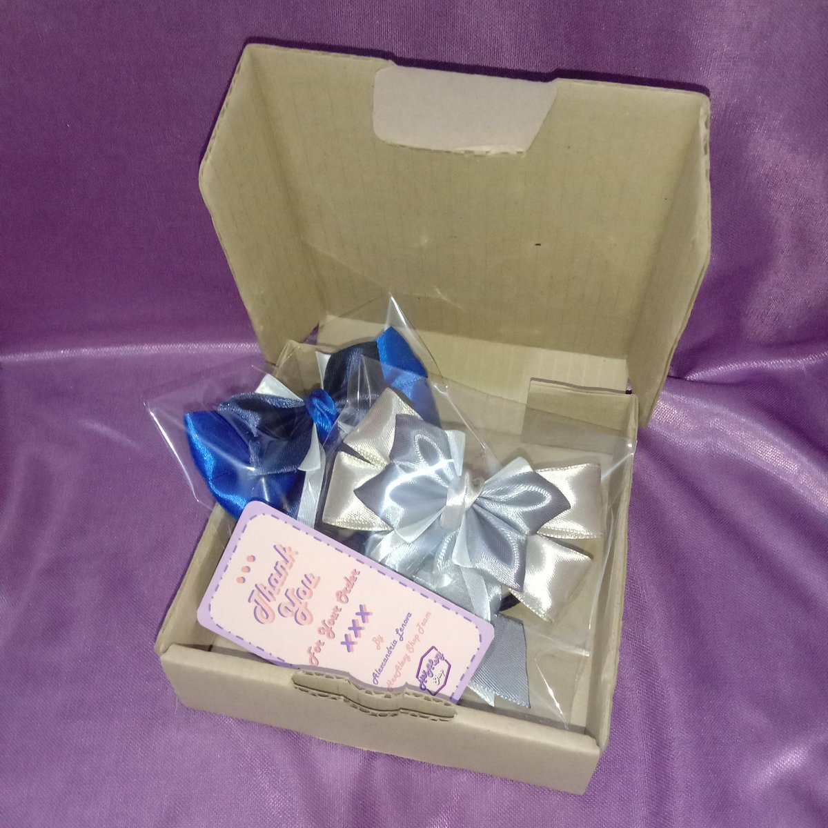 hexalexyshop's tweet photo. Min Lex abis COD pita lightstick mini yang super junior &amp; Exo
Seneng banget &amp; terimakasih banyak udah mempercayakan HexAlexy Shop untuk custom pita lightstick idol apapun bisa
Yang mau custom bisa DM!😆 (cuma 7,5k)

Wts wtb ribbon pita deco lightstick Super Junior elf Exo exol https://t.co/A5OgR7JW6z