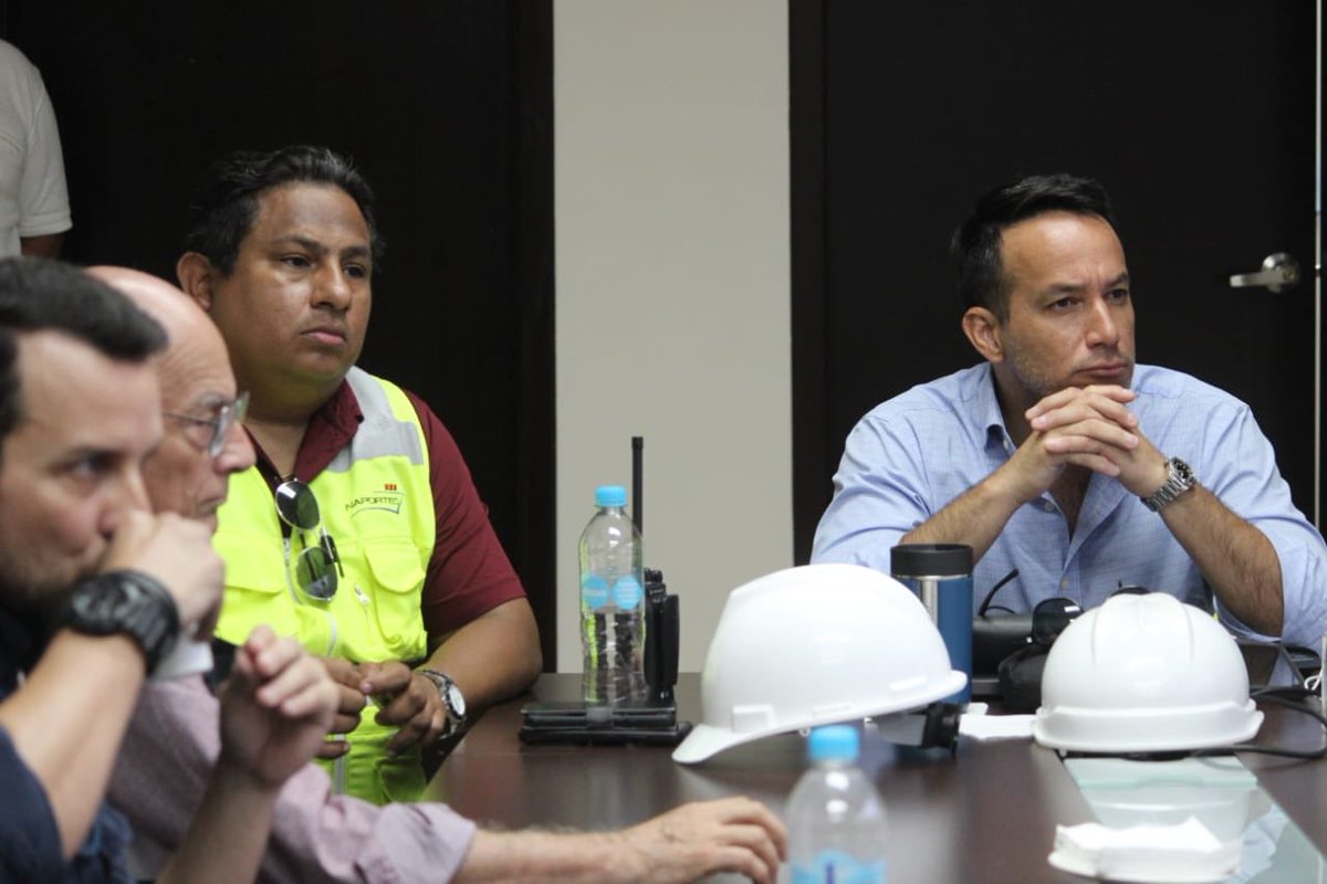 MIT_Ecuador's tweet photo. ✔ Nos reunimos en las instalaciones de #Naportec para definir, con transportistas y personal de puertos, temas de común acuerdo para trabajar entre el sector público y privado. https://t.co/XptJGiNEty