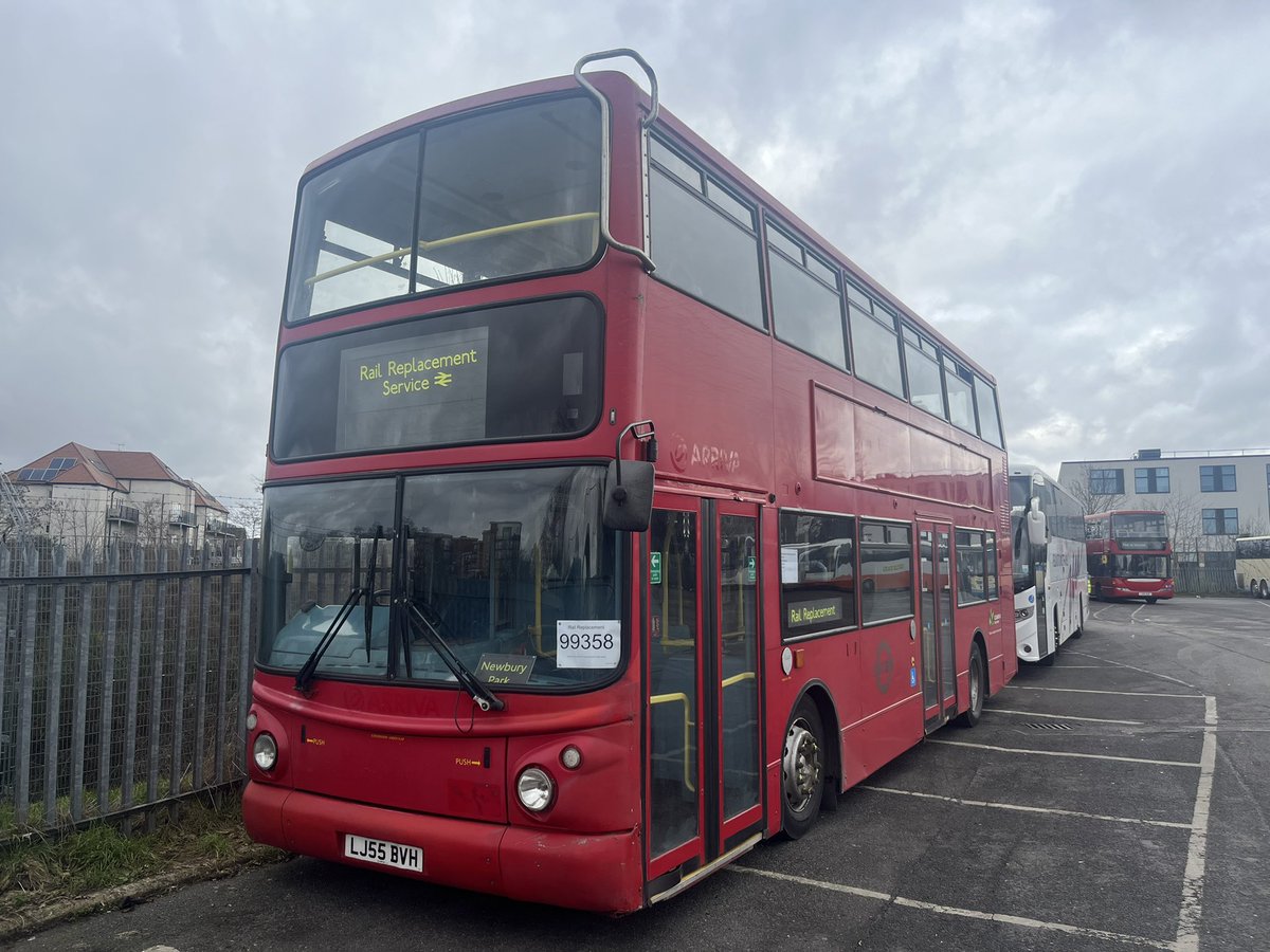 VLA176 is out on Newbury Park to Ingatestone rail replacement today. About to do its last rounder in service then entering retirement. Enjoyed working with it very much!