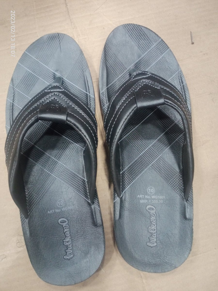 Prasath12352498's tweet image. நடை பழகியது முதல் 
கொட்டும் மழையிலும் 
கோடை வெயிலிலும்
உற்ற தோழனாய் 
என் பாதத்தின் பாதுகாவலனாய்
என் காதலி பிரிந்தாலும் 
என்றும் என்னைவிட்டுப் பிரியாத அன்புக் காலணி ...👟 👟
#petta 
#walkaroo