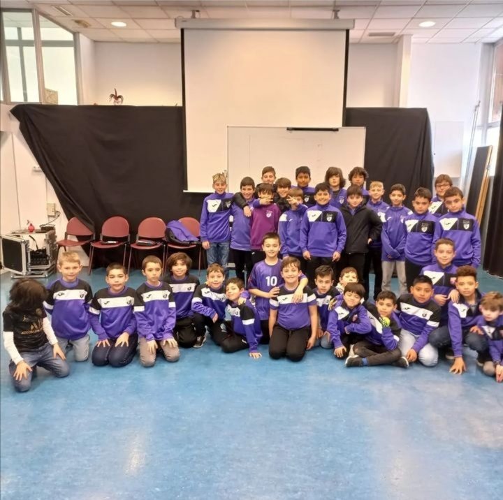 Zorrozafc's tweet photo. 💜 ¡FAMILIA! https://t.co/MBeqLxP4Na
