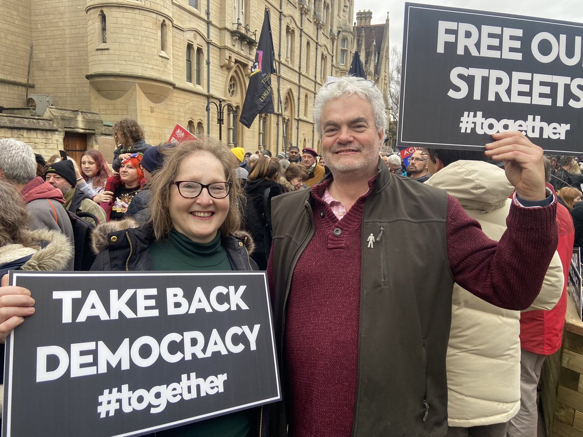While some headlines seem to want to portray local residents businesses &amp; citizens in nasty way - why don’t Councillors want to engage?

Demo now in oxford: public debate Thurs 9 March in Oxford 

togetherdeclaration.org/event/free-our…