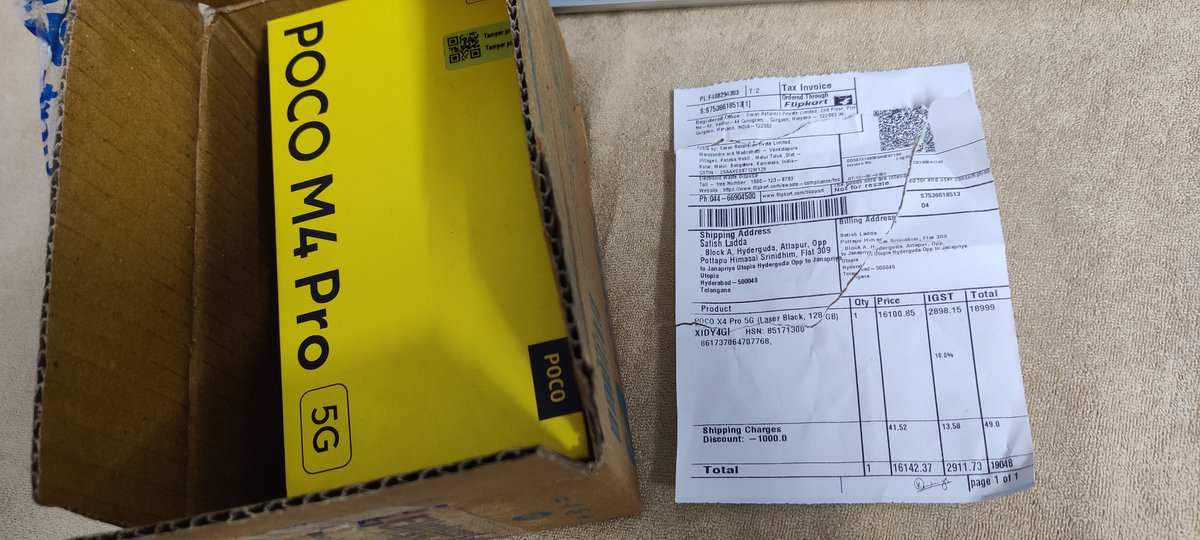 Satishladda's tweet photo. Ordered a POCO X4 Pro 5G but got POCO M4 Pro 5G. Now Flipkart is not able to exchange / return the product saying open box delivery reason. Scamming people invoicing higher price and delivery lower price mobiles @Flipkart @flipkartsupport @FlipkartStories  😠 https://t.co/28bNUhn5O9
