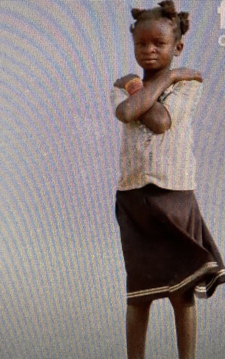 MiriamBorne's tweet image. X&amp;lt;•&amp;gt;X&amp;lt;•&amp;gt;X&amp;lt;•&amp;gt;X
she pays the bribe 
to put a cross on her son’s grave 
he died mining Congo’s cobalt
~~~~~~~~~~~~~~~~~~~~~~
#enriched DRC government, Chinese mining operations &amp;amp; big electronics corporations conspire to plunder Congolese people claiming cobalt ethically sourced