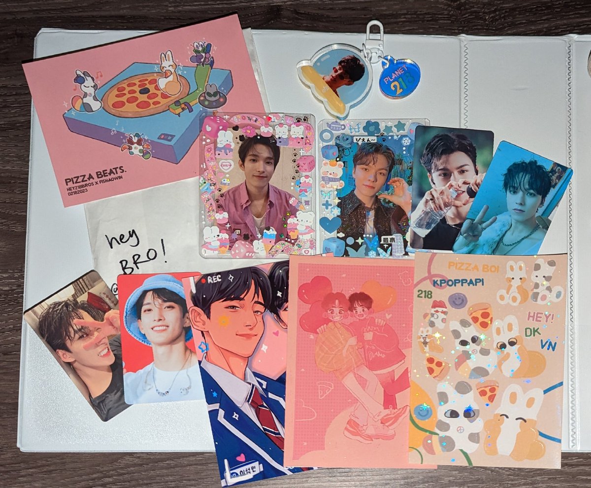 yorunikakeiru's tweet photo. Thank you for organizing !! 
Super pretty decorations and fan merch,, glad I could take some home with me 🥹🤭
#HAPPY_DK_DAY #DOKYEOM
#HAPPY_VERNON_DAY #VERNON
#hey218bros @hey218bros @fishwwin @futazuki_svt https://t.co/JmAPlJ8919