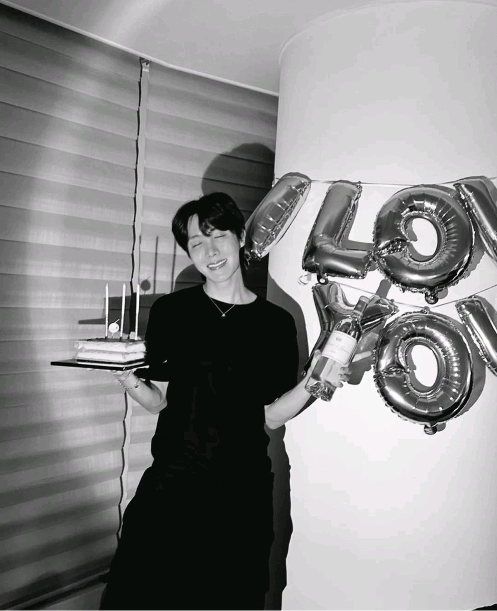 Fernand88090000's tweet photo. #HappyJhopeDay 생일 HOBI🐿️는 사랑하는 사람과 재미를, 당신의 건���을 돌보고 식사를 건너 뛰지 않는다, 나는 당신을 아주 많이 그리워, 내가 당신을 자랑스럽게 생각하고 모든 작품과 헌신은 일로 당신을 압도하지 않습니다 내 경로에 빛이되어 주셔서 감사합니다. 나는 당신을 너무 사랑, #HOBIDAY https://t.co/BFLzpBSAWj