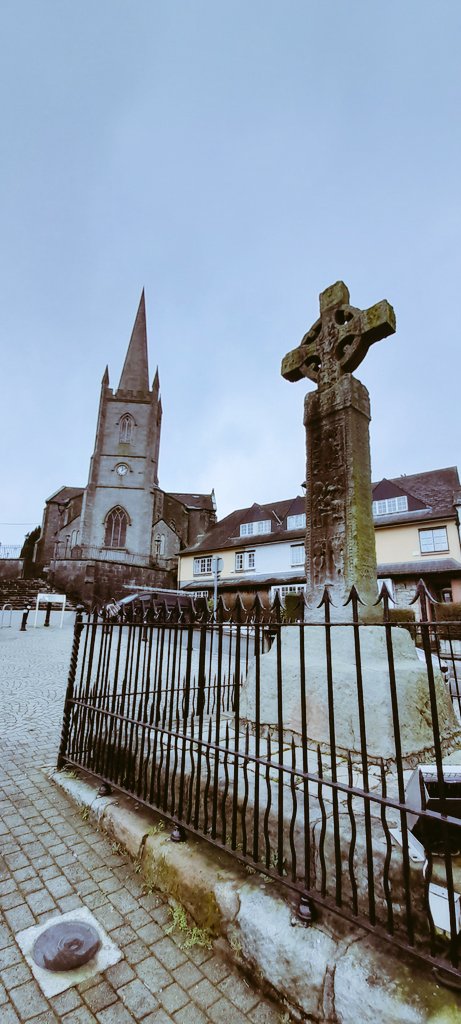 Is this the only High Cross with a benchmark? Clones in Co #Monaghan
#sculpturesaturday