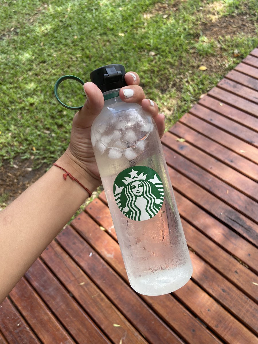 fernechini's tweet photo. el agua fría le gana a cualquier otra bebida https://t.co/I21dTPm3ev