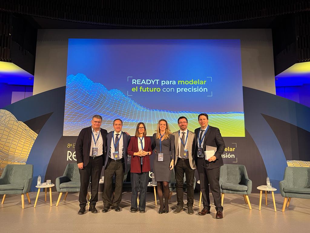 javierascaso's tweet photo. Agradecer a @AbbVie_ES su amable invitación a moderar la mesa redonda sobre #EdemaMacular diabético durante la 8 edición de #Readyt, celebrada en Madrid ante 400 participantes. Fue un placer coincidir con grandes expertos y amigos @medicoszaragoza @RetinaSERV @OftalmologiaSEO https://t.co/MTPgKfSHIg